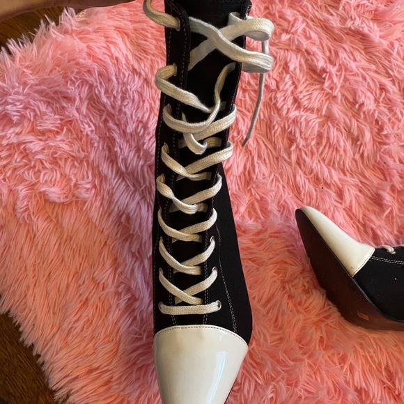 Boots - Picture 4 of 6